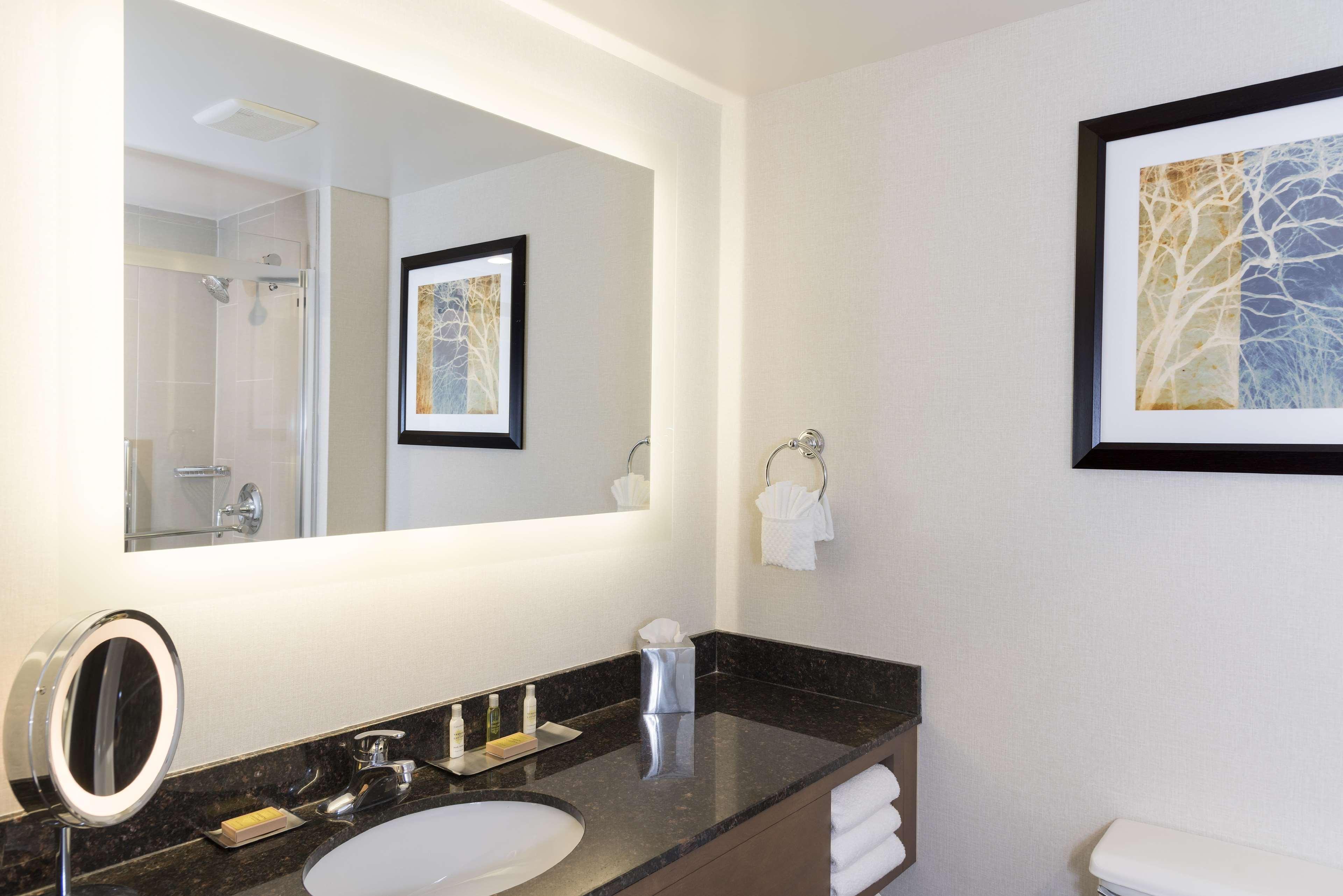 Готель Doubletree By Hilton Pleasant Prairie Kenosha, Wi Номер фото